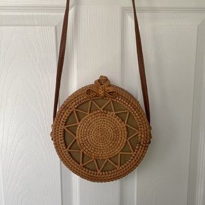 Round rattan crossbody with braid pattern